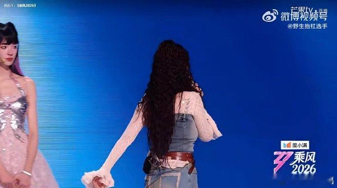 者来女退场体现浪姐精神雌鹰一样的女人落幕也精彩者来女从容退场太有魅力，自带凛冽气