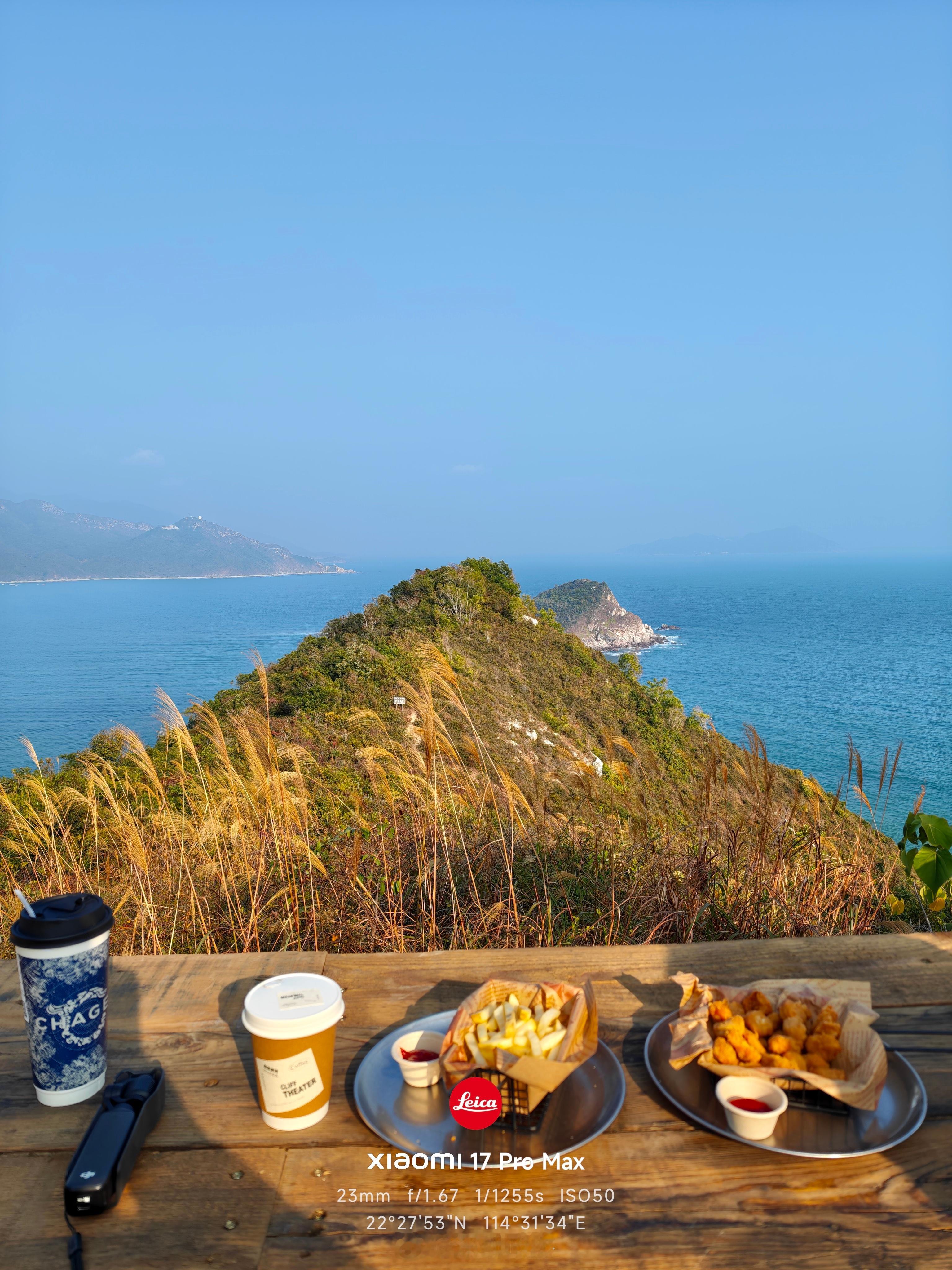 属于深圳人的悬崖餐厅，看海，发呆。 深圳·悬崖剧场·海景咖啡餐厅