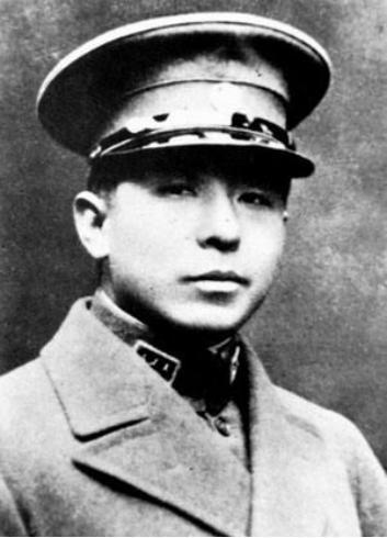 很少有人知道，张学良被软禁的时候很喜欢喝可乐，每天要喝三四瓶，当时由宋子文从国外