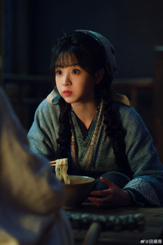 田曦薇啃骨头樊长玉吃面条田曦薇的干饭搭子是逐玉 谁能拒绝一个会啃骨头吃面条的樊长