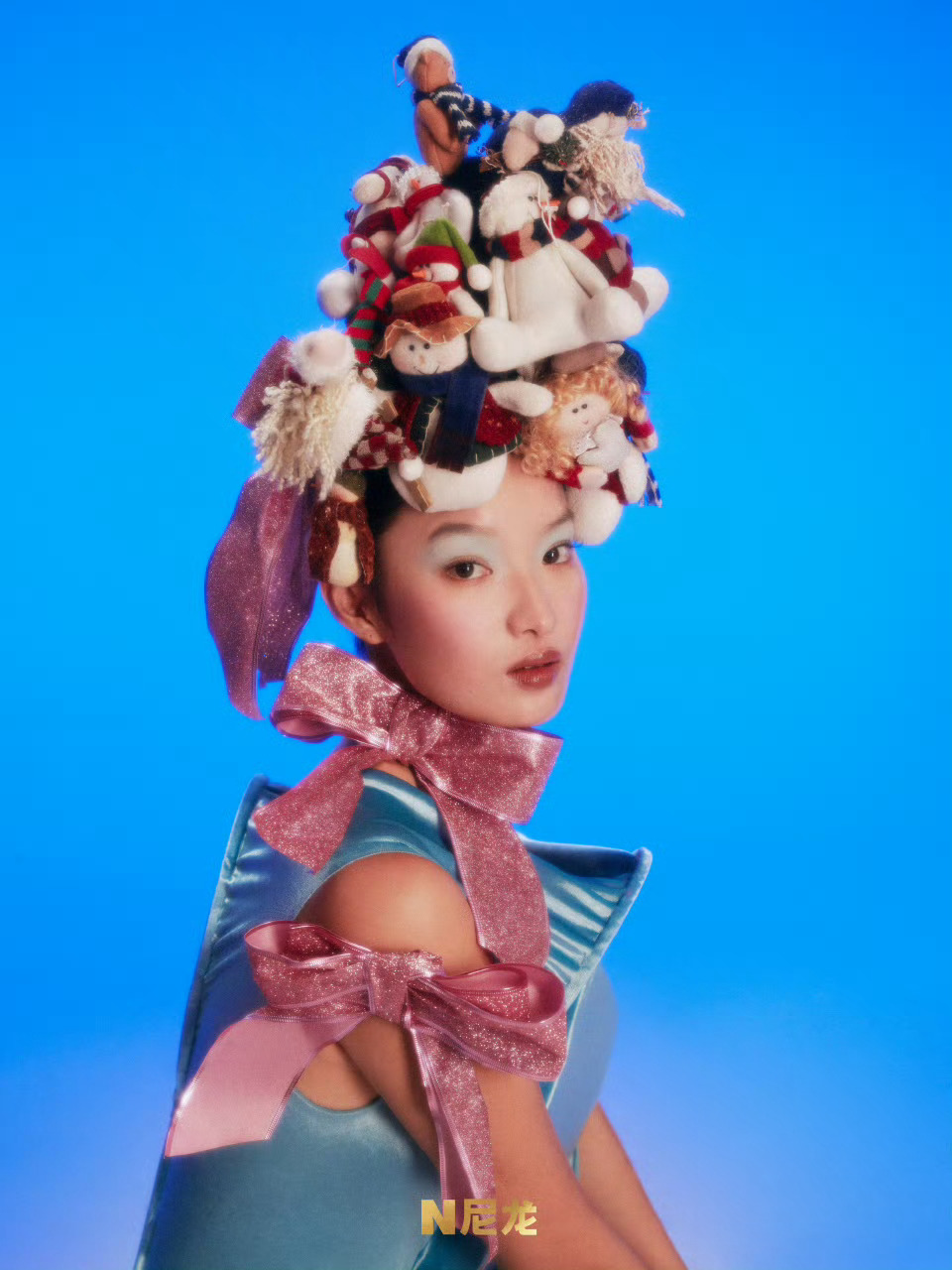 尼龙NYLON圣诞特辑12月刊圣诞礼物🎁特辑关茈文 、关茈匀 拍摄「Gift」