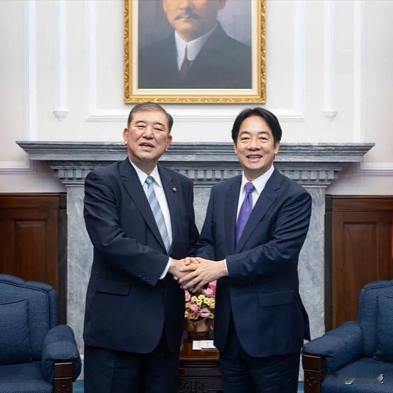 石破茂当选日本首相
赖清德这个台独分子激动坏了
赖清德要明白
以武谋独注定死路一