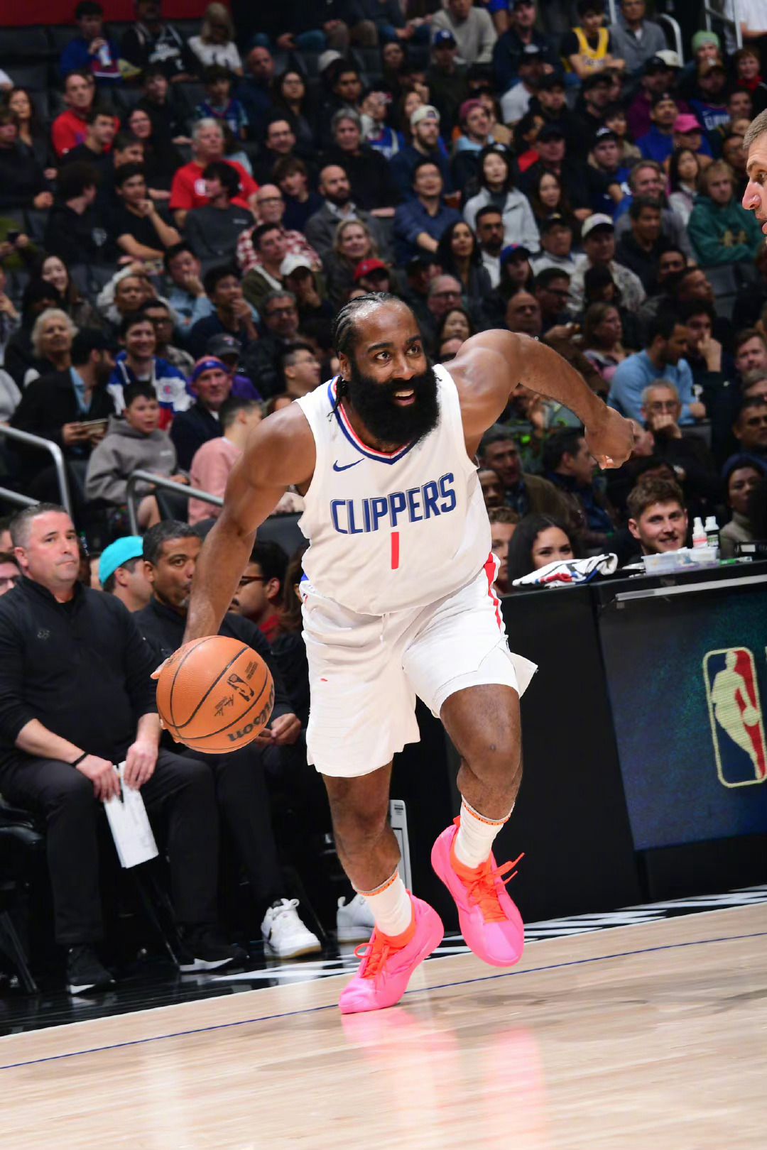 支棱起来了！在第一节4中0后，哈登第二节单节7中4，罚球4中4拿下14分！怎么说