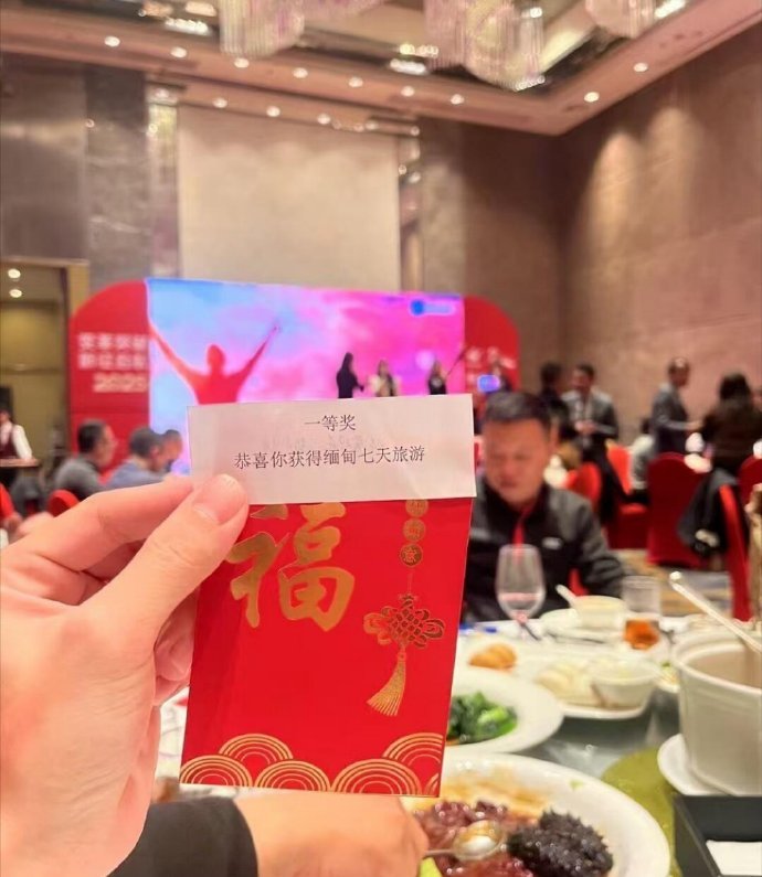 大过年的 新的裁员方式又出现了[允悲] 