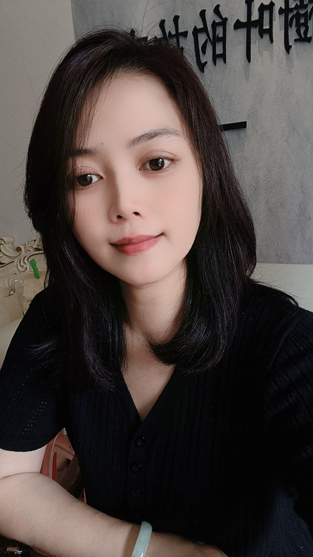 今天剪了一个清爽一点的锁骨发