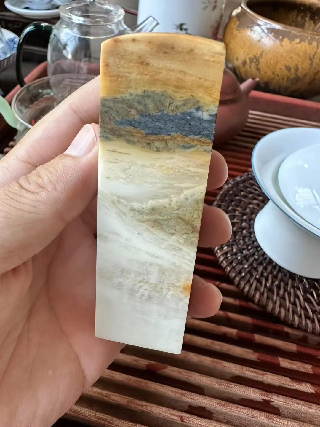感慨：

并不是每个父母都爱自己的孩子，原生家庭对孩子的影响，胜过任何人。

从