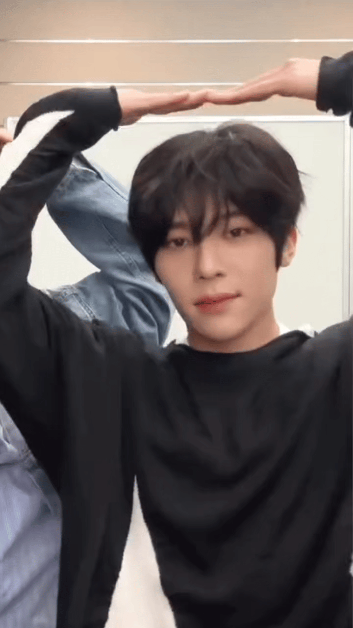 poppop remix太乐了 听着的时候觉得这个叼世界再怎么样都无所谓了 完全