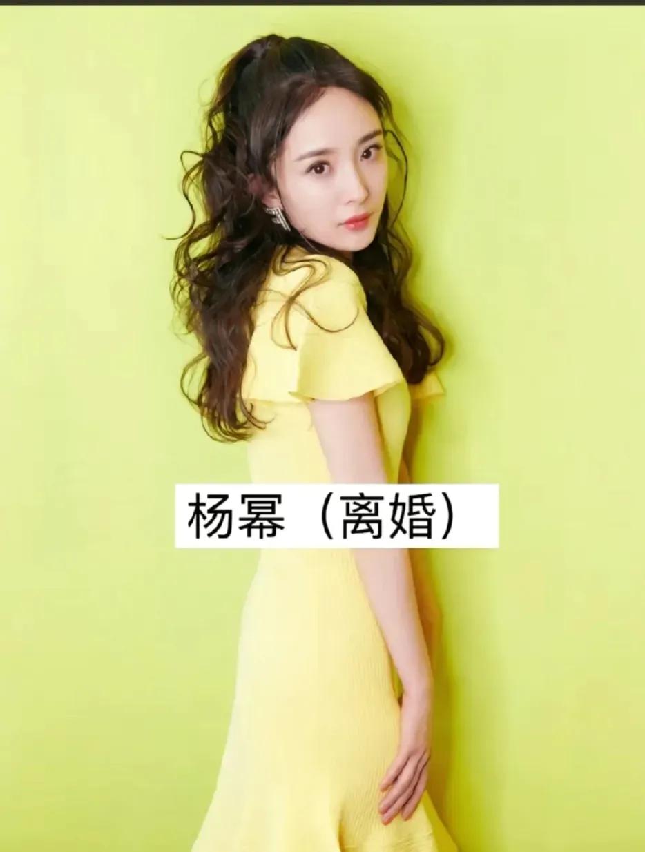 恢复单身的她们依然特别璀璨。
杨幂以其盛世美颜和完美身材，无愧于‘大幂幂’的称号
