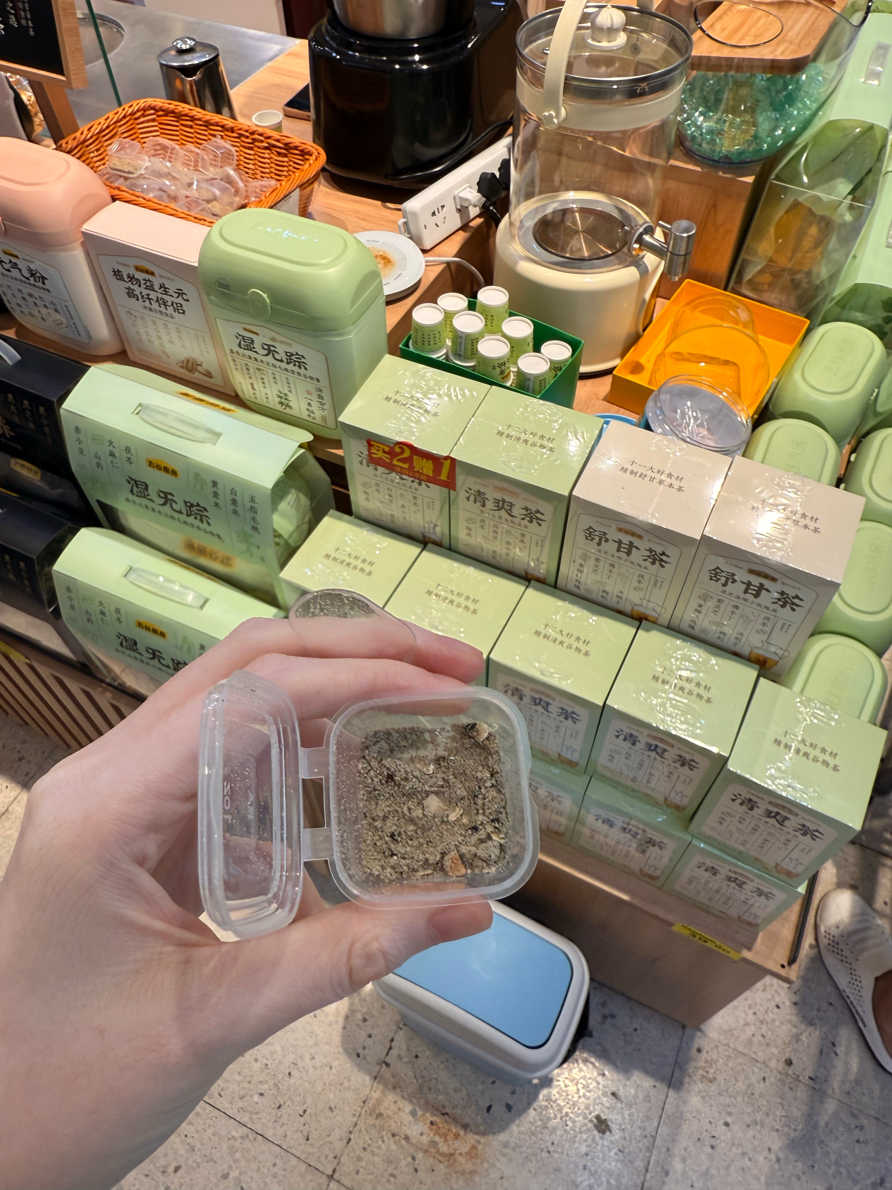 随便找了一个家附近的沃尔玛就有不知道这是哪款，但是好好吃啊，阿姨说味道和绿色这个