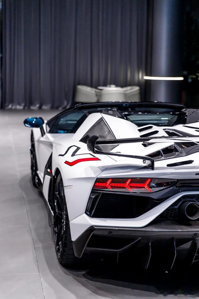 经典的Aventador SVJ敞篷 
