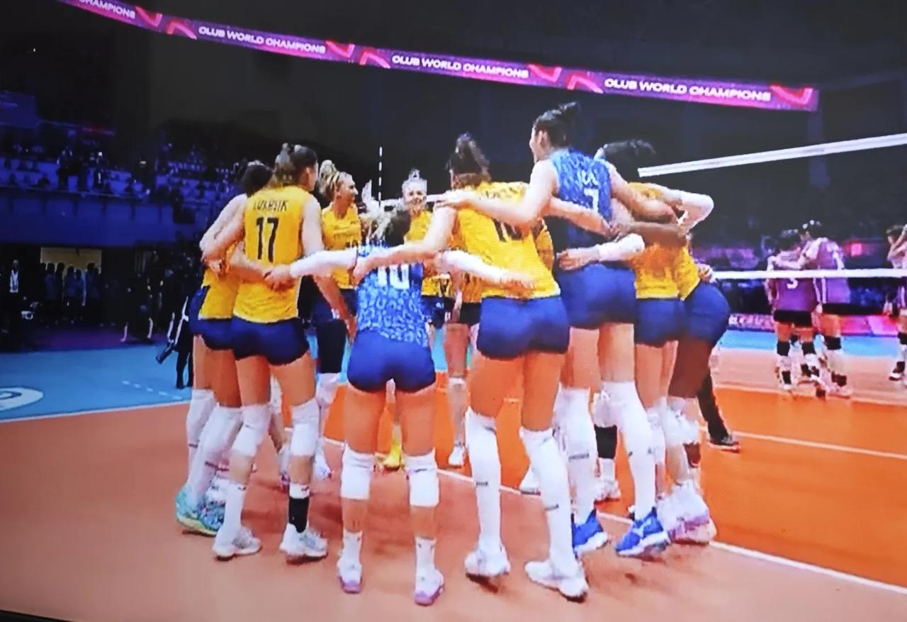 球迷可以喜欢朱婷，也可以喜欢李盈莹，无可厚非；支持自己喜欢的球员和球队，也无可厚