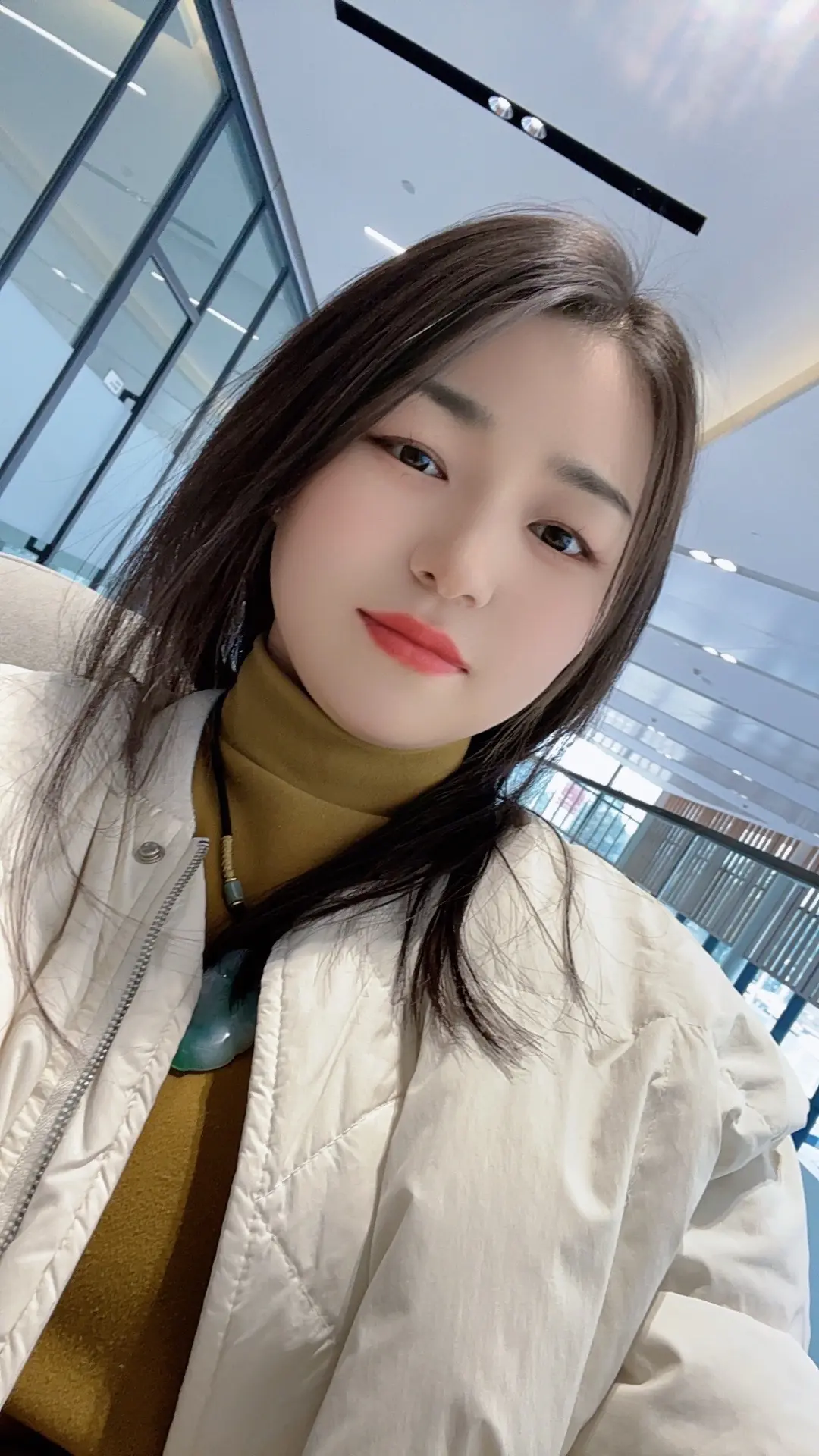 爱自己的明媚  也接受自己的破碎  当我学会爱自己时  我就不再担心失去