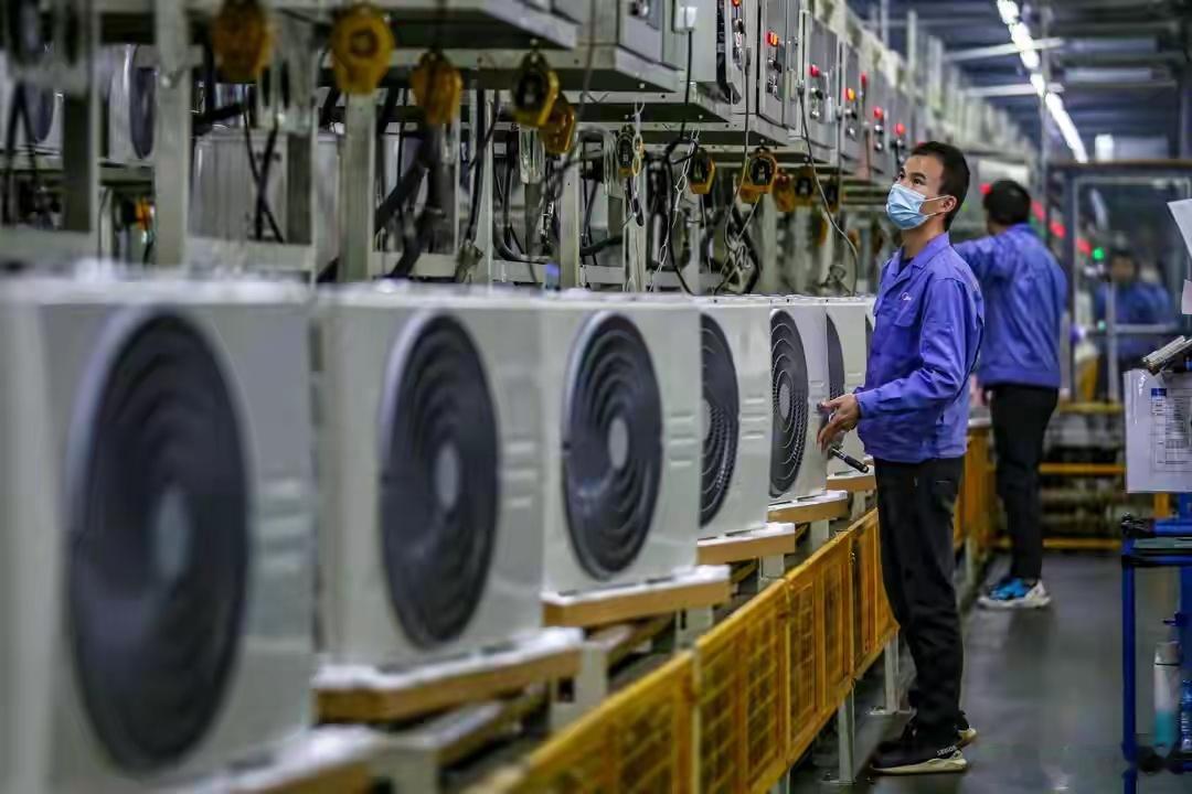 顶着50℃的极端高温，印度一边抵制中国空调，一边又偷中国的技术顶着50℃的极端高