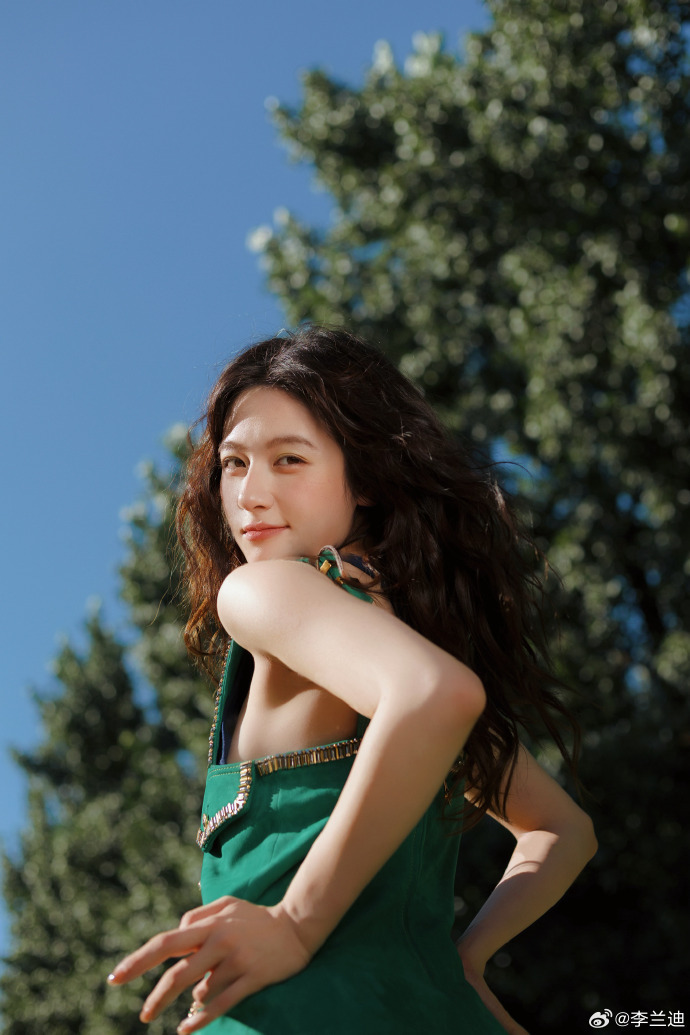 李兰迪生日拍立得李兰迪拍立得复古拍立得定格片场生辰碎片，没有精致刻意的摆拍，留存