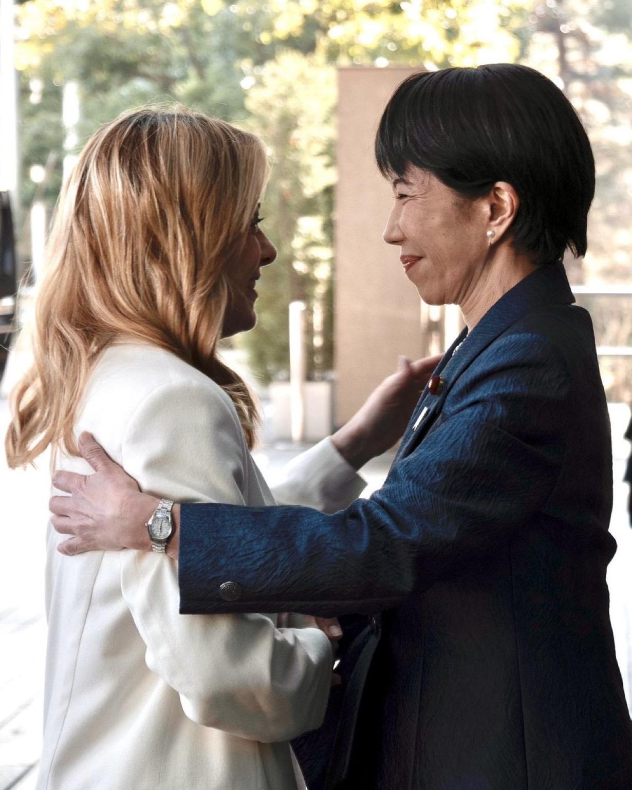 意大利总理梅洛尼发帖祝贺高市早苗胜选：

“衷心祝贺首相高市早苗takaichi