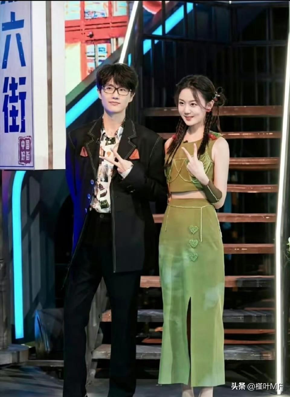 传闻9月9号许嵩和冯禧将秘密完婚？许嵩和冯禧两人相差14岁，偶像与粉丝的结合堪称