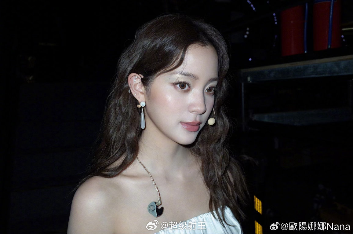 欧阳娜娜 