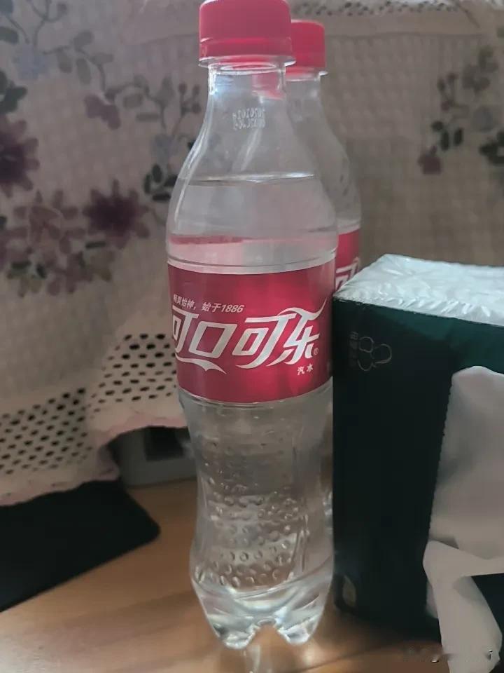 四十年的白酒还能喝吗？
         昨天收拾房子，发现床底下还有两瓶白酒，