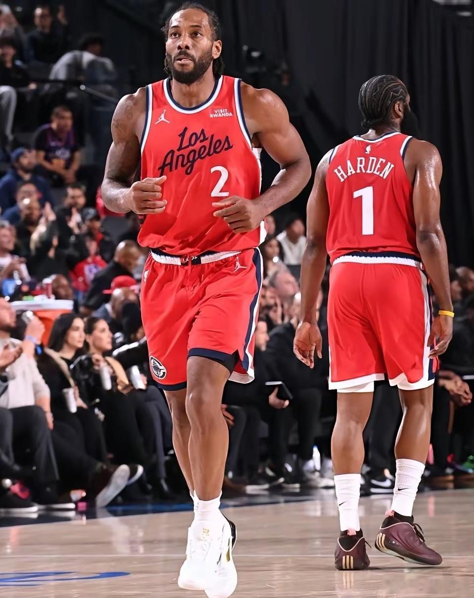 大写的尴尬！看来球迷不买账呀！NBA公布的首轮全明星得票中，哈登仅仅获得21万票