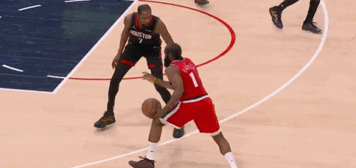 哈登：昨天遇见威二哥，他很高兴，说感谢你绝杀不中送的温暖！让他们艰难的赢了一场！