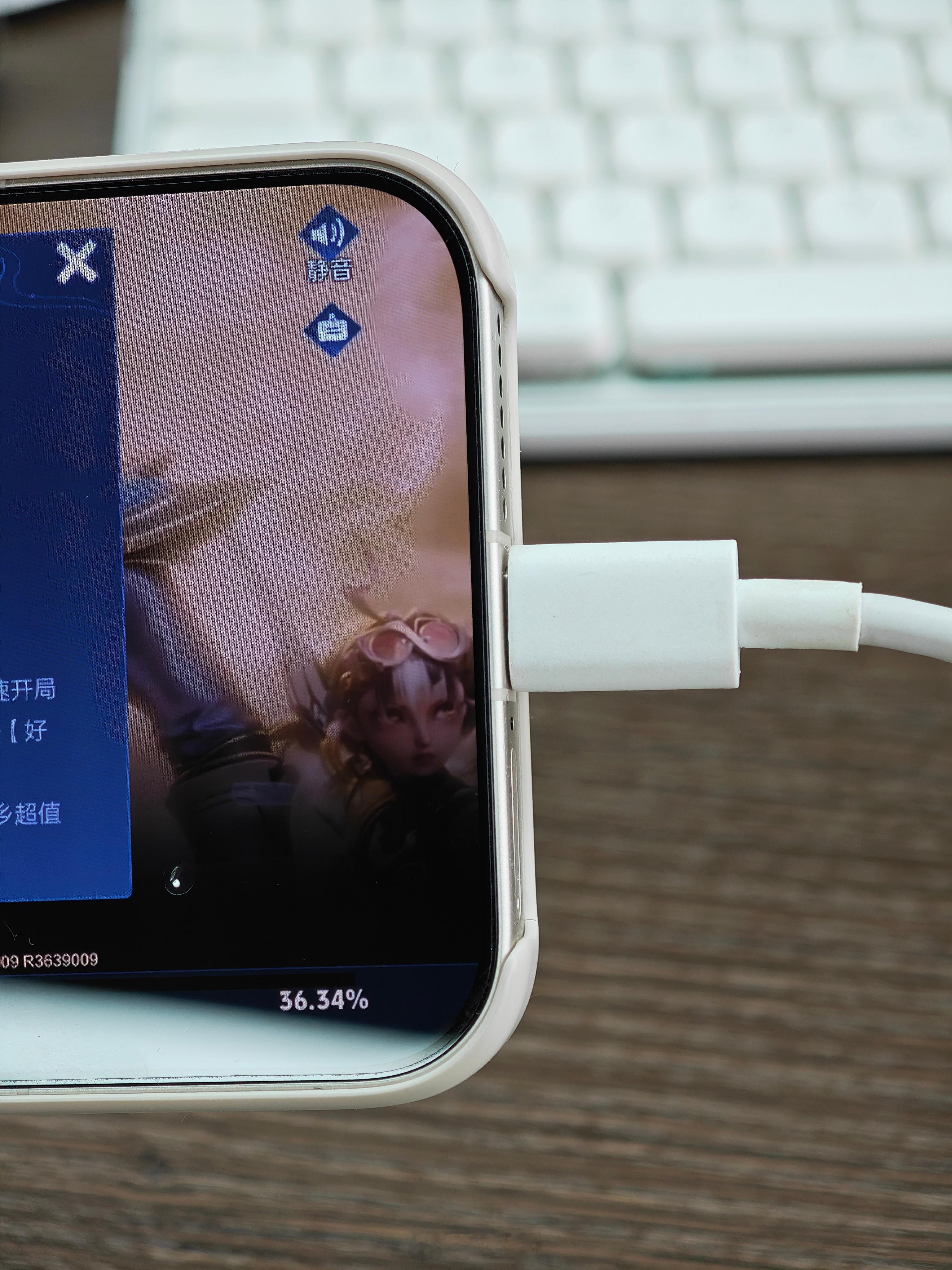 大伙有没有用过这种弯头数据线？横屏打游戏的时候，弯头可以边充边玩的同时，不影响握