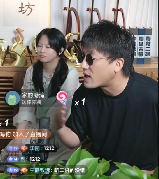 比黑粉更可怕的，是藏在粉丝里的披皮伪粉
 
常看二饼力哥直播的朋友，评论区里应该