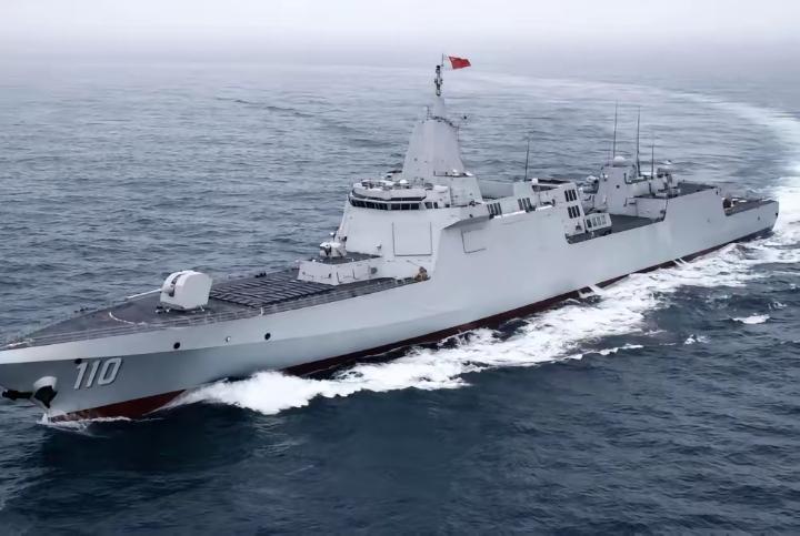 外媒：中国 055 型驱逐舰在菲律宾附近试射 YJ-20 高超音速导弹。
​据亚