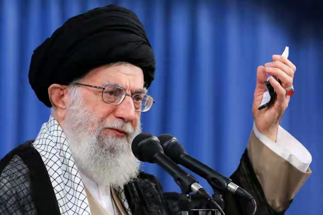 逃亡莫斯科，别做梦了，而且还是俄罗斯全力协助，俄罗斯脑袋多灵活，用人朝前，不用人