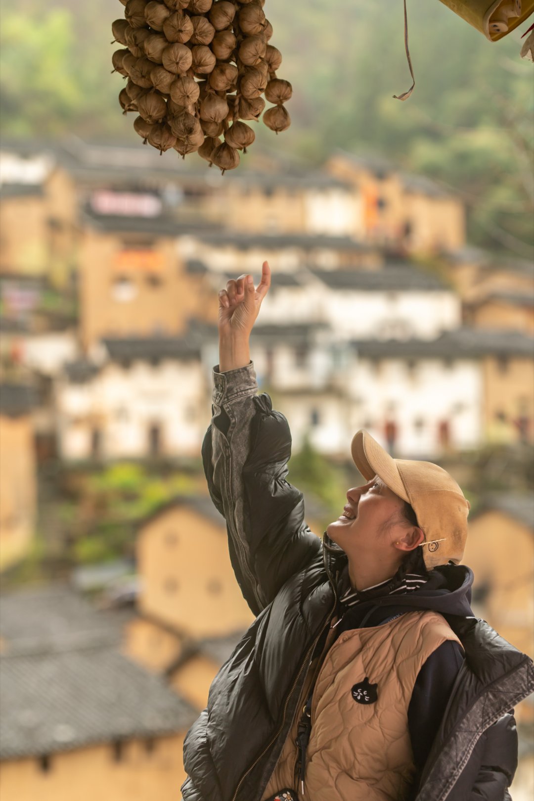 *在路上*阳产土楼...“建在向阳陡坡上的村子”。明末清初，郑姓先祖为避战乱迁居