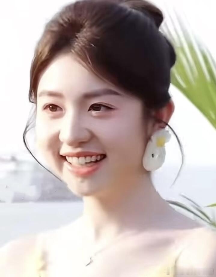 心动的信号爱笑的女生自带情绪价值🥰笑容能传递治愈，阳光，美好等一切正向的东西，