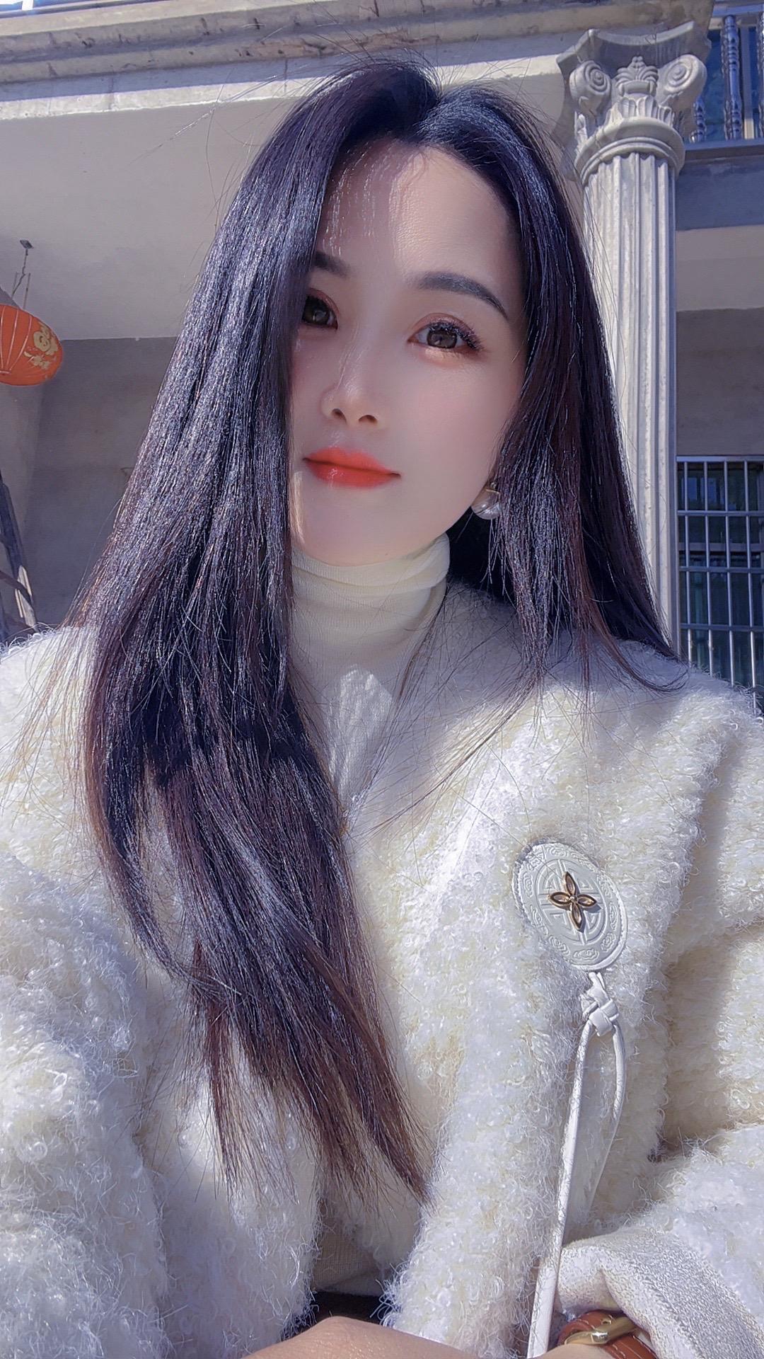 新年快乐🎆🎊：愿新年胜旧日年，愿将来胜过往，我与旧事归于尽，来年依旧迎花开