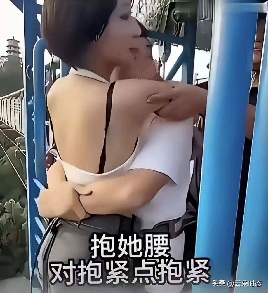 蹦极女陪跳火了！几百元一次“贴身抱抱”？

最近，一家蹦极基地火了！不是因为跳台