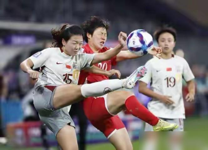 王霜缺席生死战的原因，并非受伤或骨裂，真相真叫人憋屈！
75分钟，王霜杀进禁区