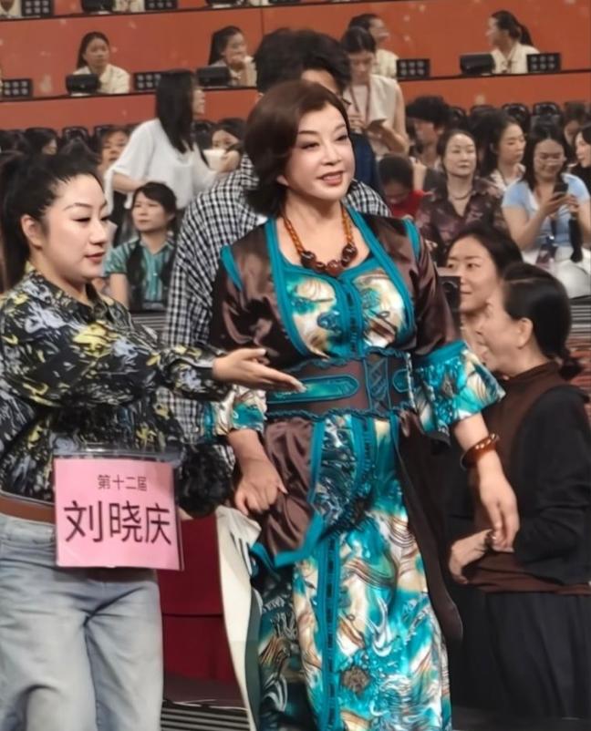 我朋友是医生，

 她跟我说了句大实话，

 像刘晓庆这样，75 岁了，还能拥有