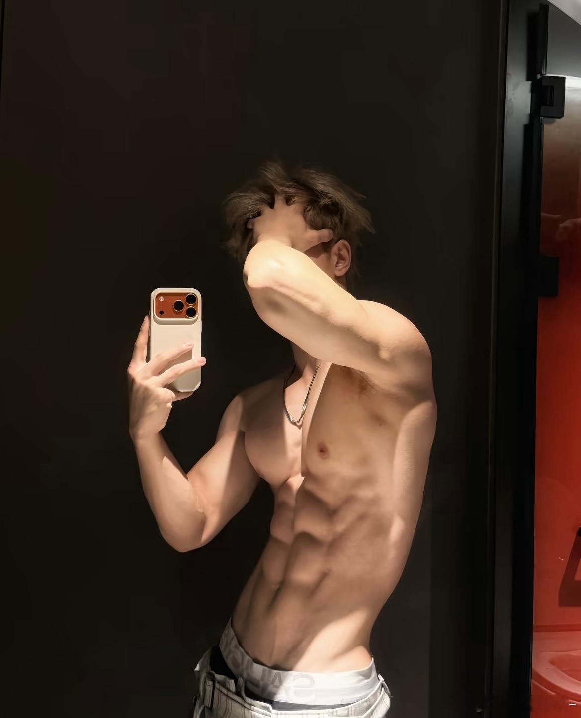 吃饱喝足健身张宏涛