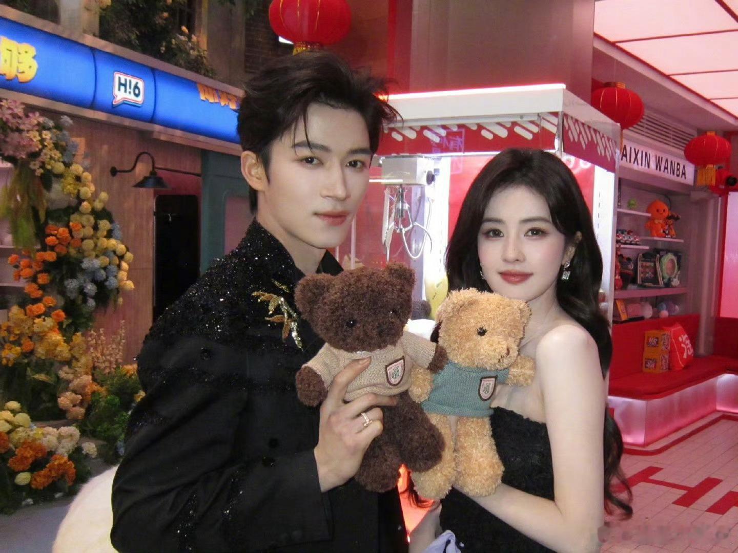 唐宫奇案 我的评分：王星越对白鹿贴脸玩梗贴脸互动甜度直接拉满！王星越贴脸玩梗自然