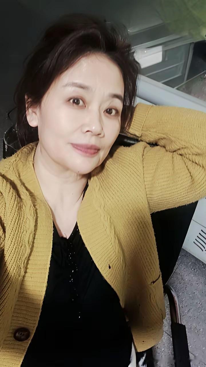 女人一旦失去xing价值
她就啥也不是
一文不值
难道男人要去买个白吃白喝的祖宗