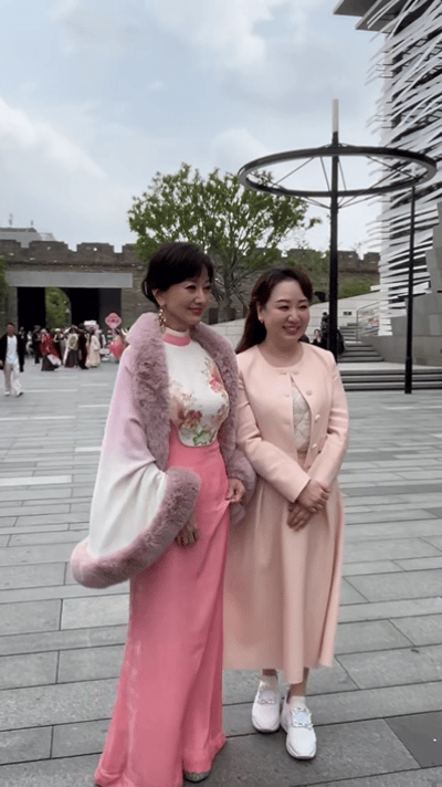 赵雅芝关凌同框赵雅芝关凌同框热聊 同框热聊氛围超好，一个优雅端庄，一个温婉大方，