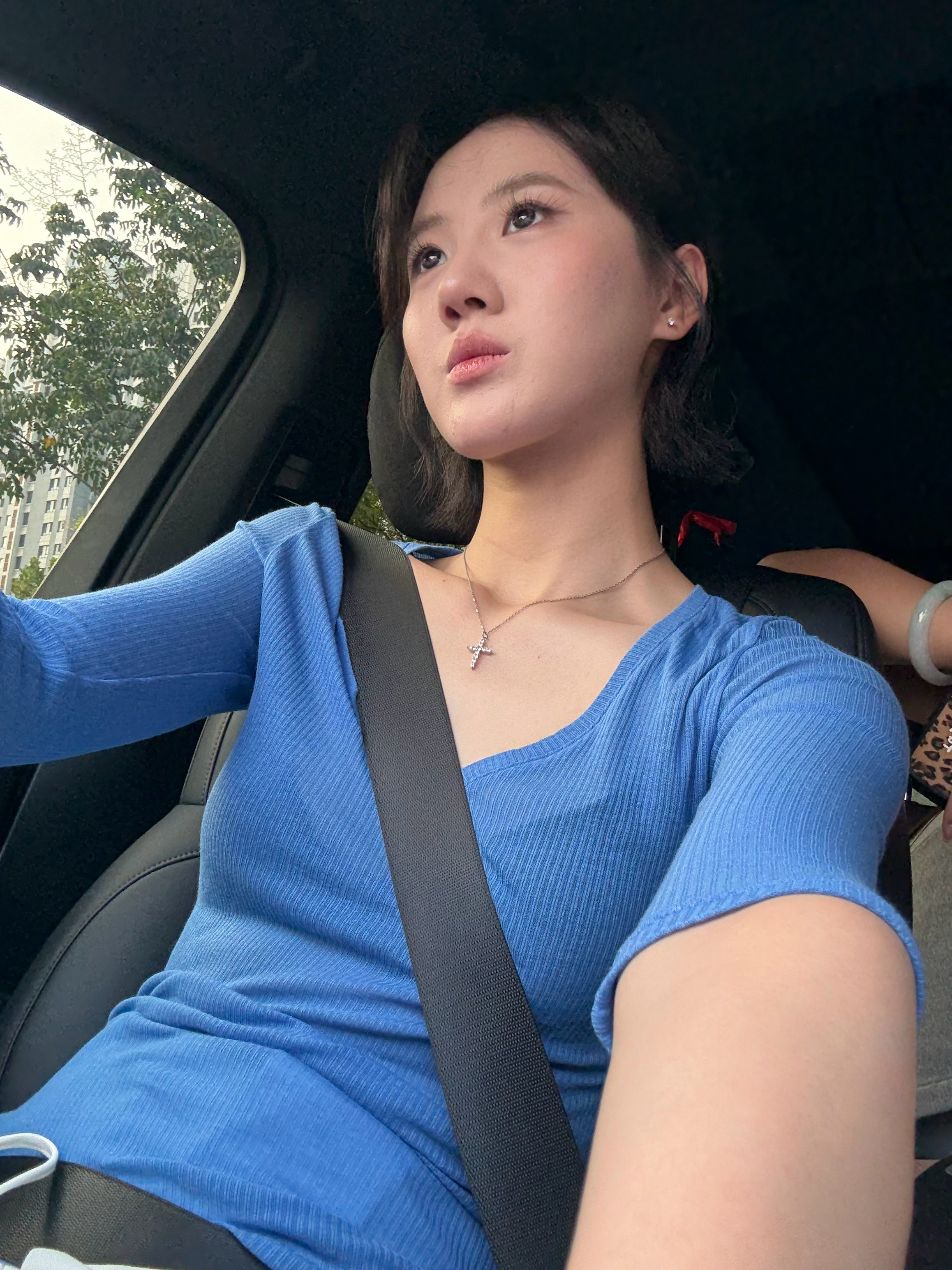 前几天阿姨休假一直认真陪娃中～今天阿姨刚回来这两天jc哥有点腰疼一会陪他去拍个片