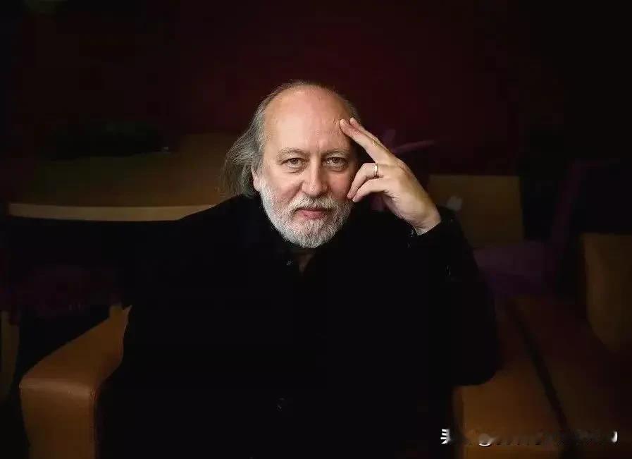 国内的“喷子”是无所不喷，有人说刚刚获得诺贝尔文学奖的匈牙利作家拉斯洛酷爱中国文