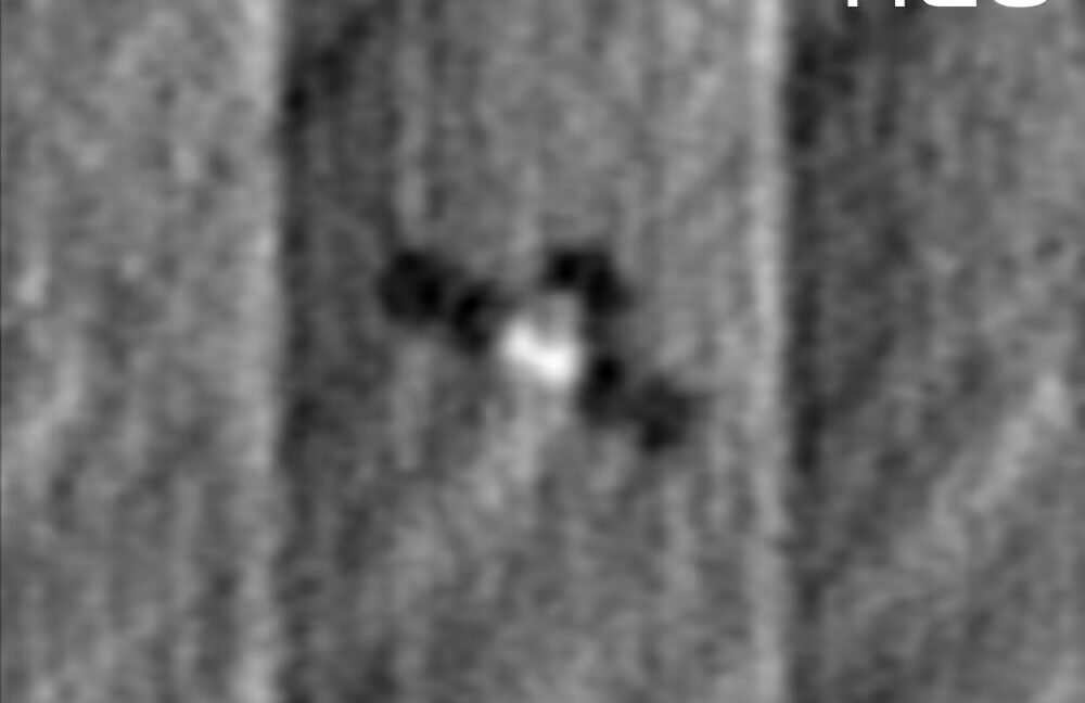 四颗俄罗斯卫星正盯着美国最值钱的间谍卫星。它们能打开外壳，释放出更小的飞行器，小