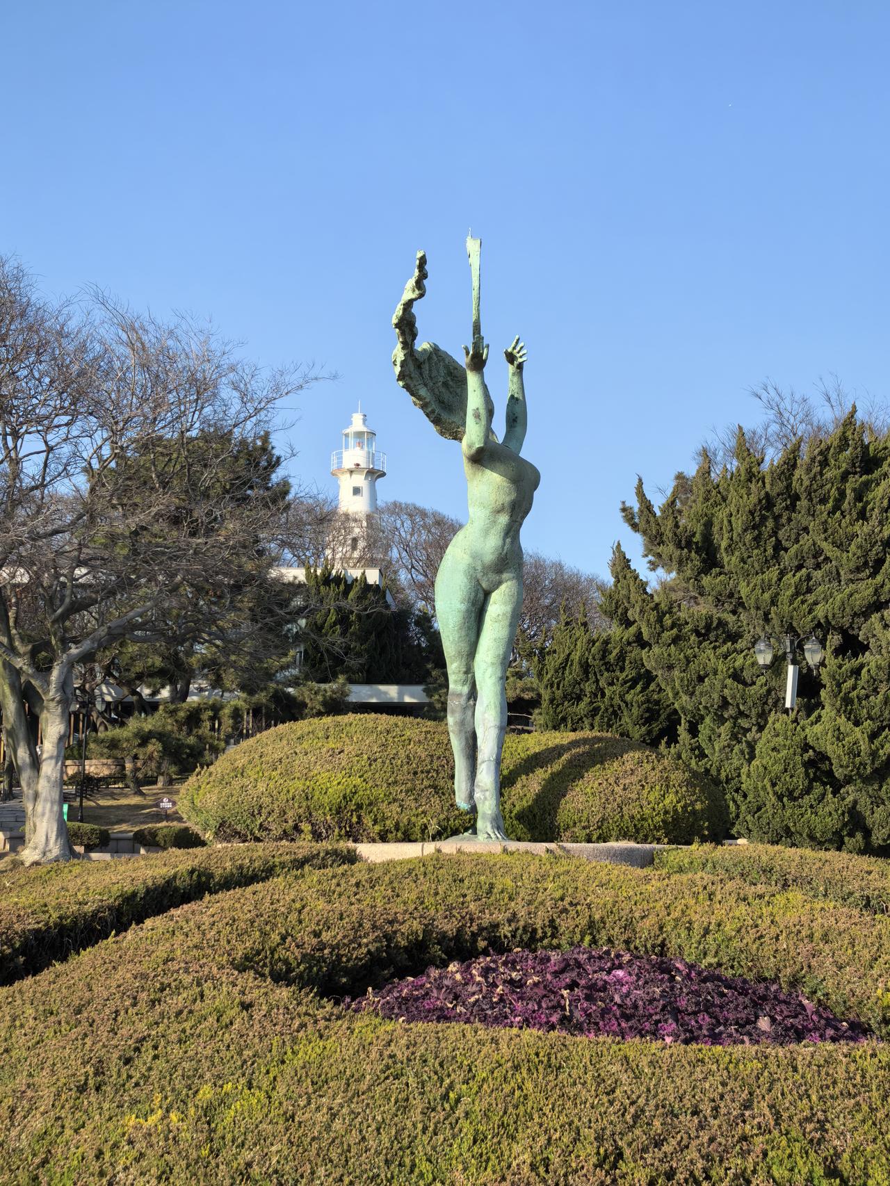 国际热钱，会通过什么渠道进入中国股市和房市？

国际“热钱”（Hot Money