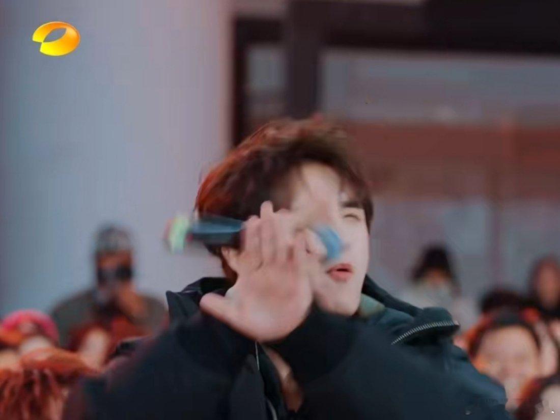 张远[超话]张远唱跳之魂按不住了快乐再出发看了张远的即兴唱跳，我彻底被圈粉了！这
