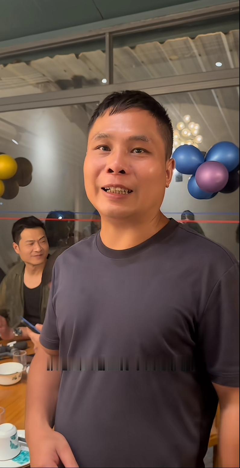 张大炮的得力干将廖和宾，把炮哥捧上了天，句句话不离张总，把张大炮当成了义父一样来