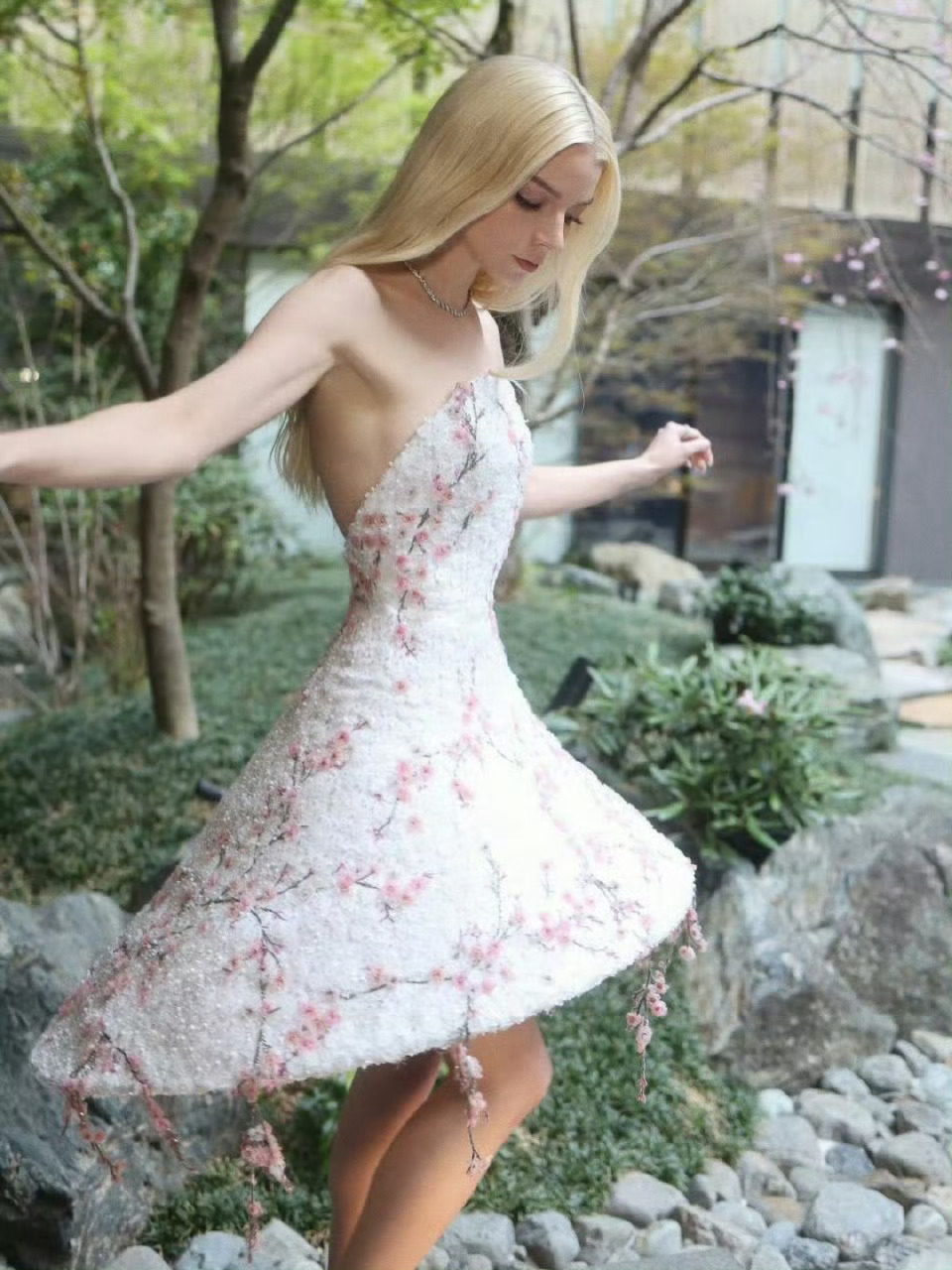 Anya Taylor-Joy in Dior 安雅在日本为新作跑的宣传期，礼裙