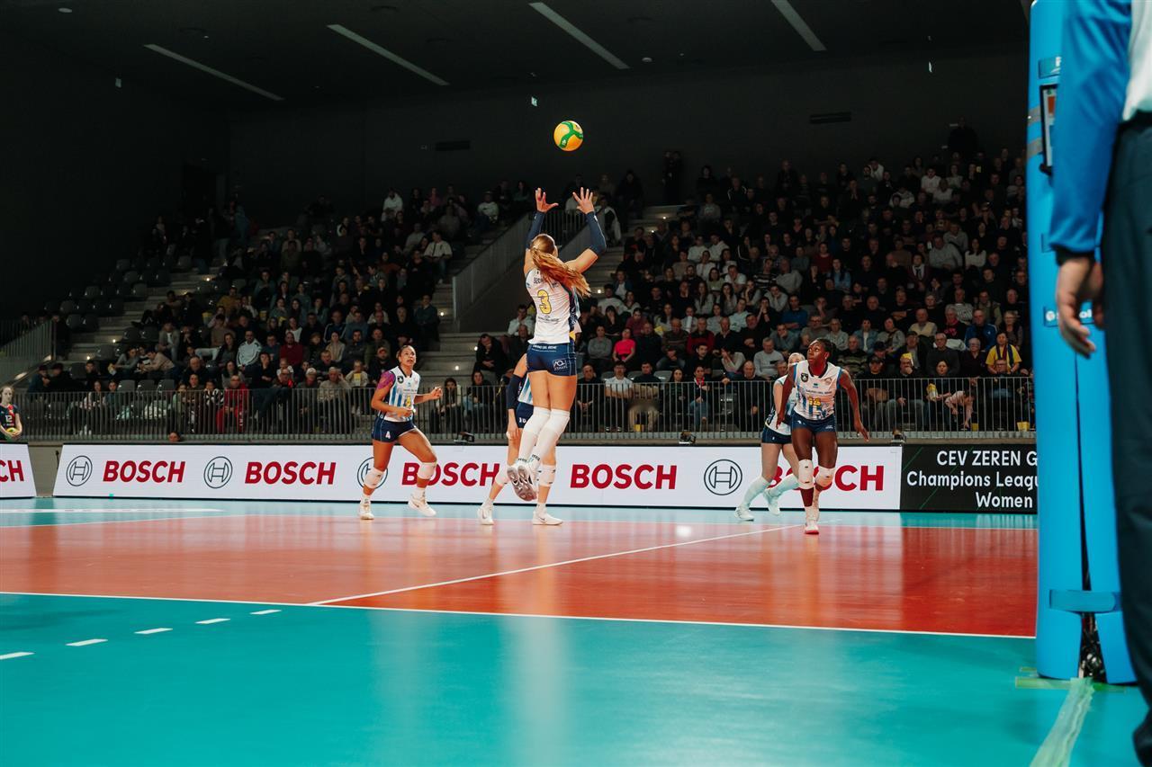 【德鲁西拉16分 女排欧冠阿尔巴0比3斯坎迪奇】北京时间29日凌晨，2026女排