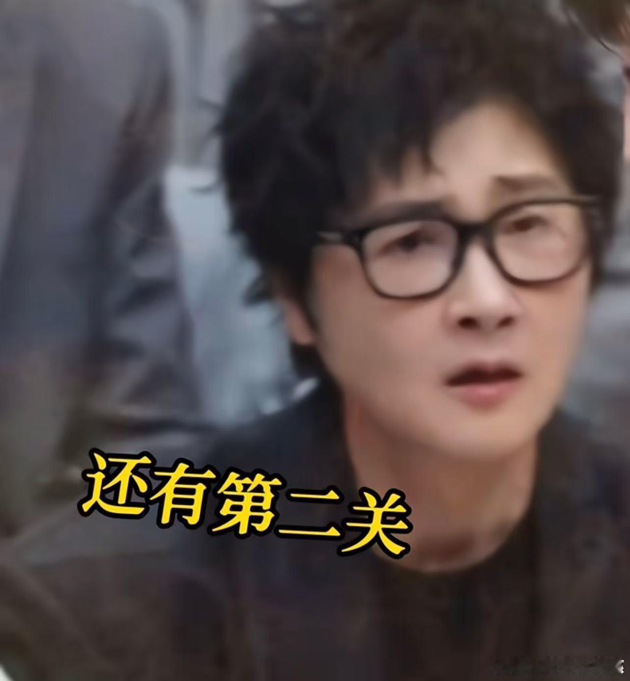 曾辉清唱后孙楠表情披荆斩棘谁反复回看这段后台片段笑个不停，曾辉认真清唱试图自证，