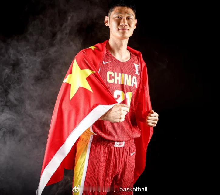 中国男篮首发阵容：赵睿，胡明轩，朱俊龙，赵嘉义，胡金秋 中国男篮vs沙特男篮 ​