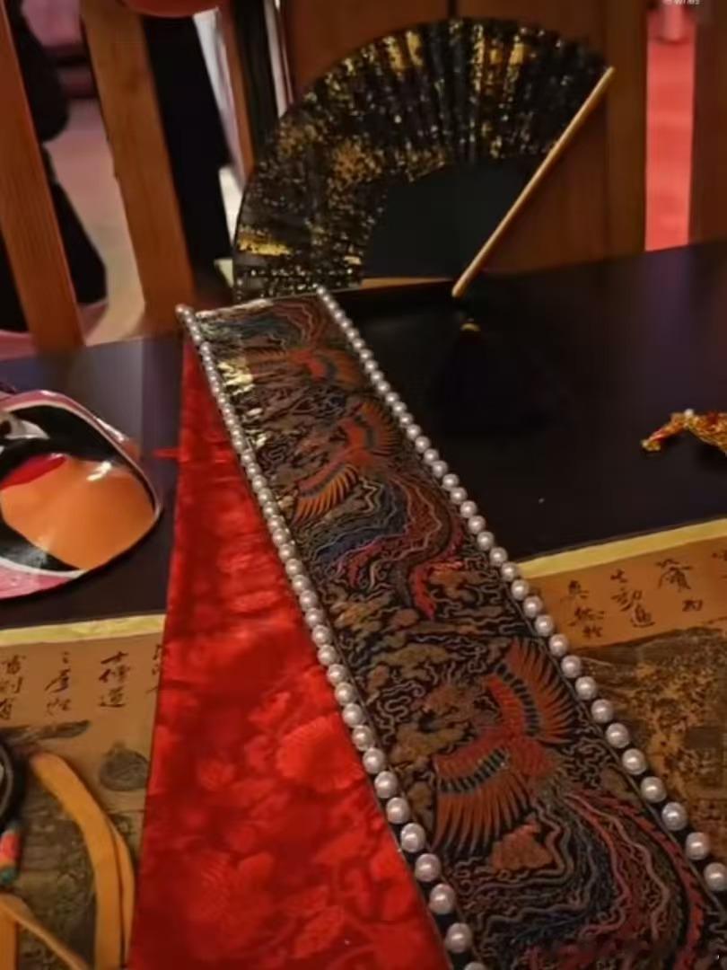 戛纳红毯上的东方美学东方韵味奔赴戛纳盛宴，国风穿搭尽显温婉雅致，独有的中式风骨惊