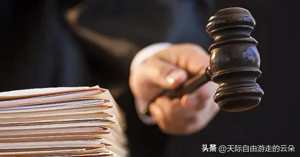 75岁老太每月1500退休金，患病后子女拒付赡养费！法院判了：退休金不是子女“甩